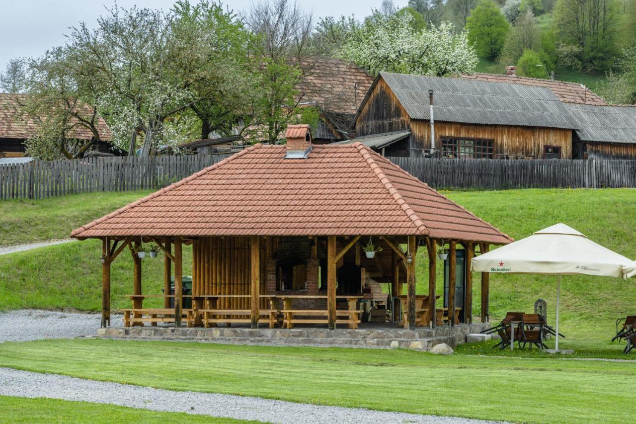 Biotour Camping & Restaurant Ghimes-Faget Экстерьер фото
