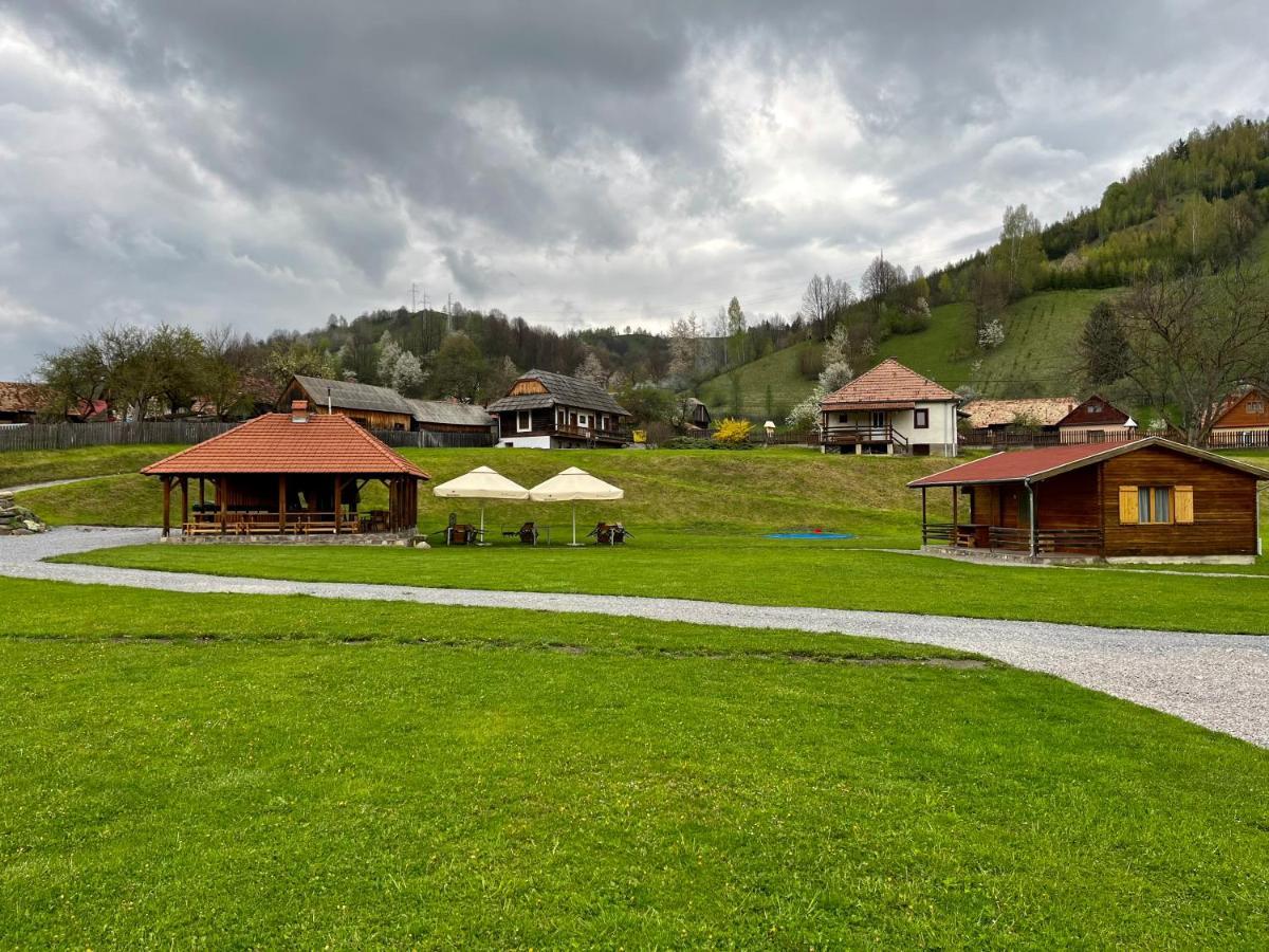 Biotour Camping & Restaurant Ghimes-Faget Экстерьер фото